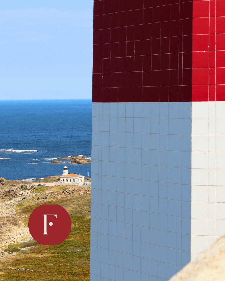 Faro Silleiro y la Arribada de Baiona en la costa atlántica de Galicia